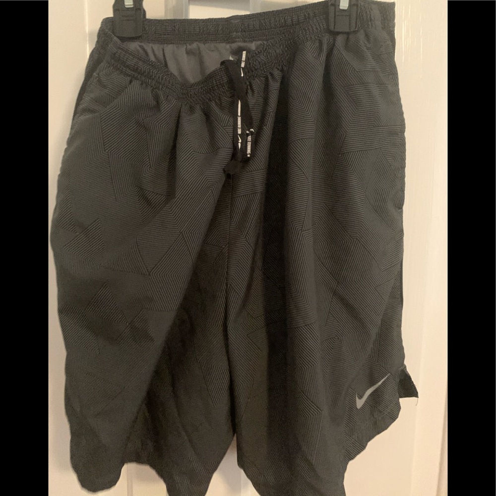 Nike men’s dry fit athletic sorts Size large